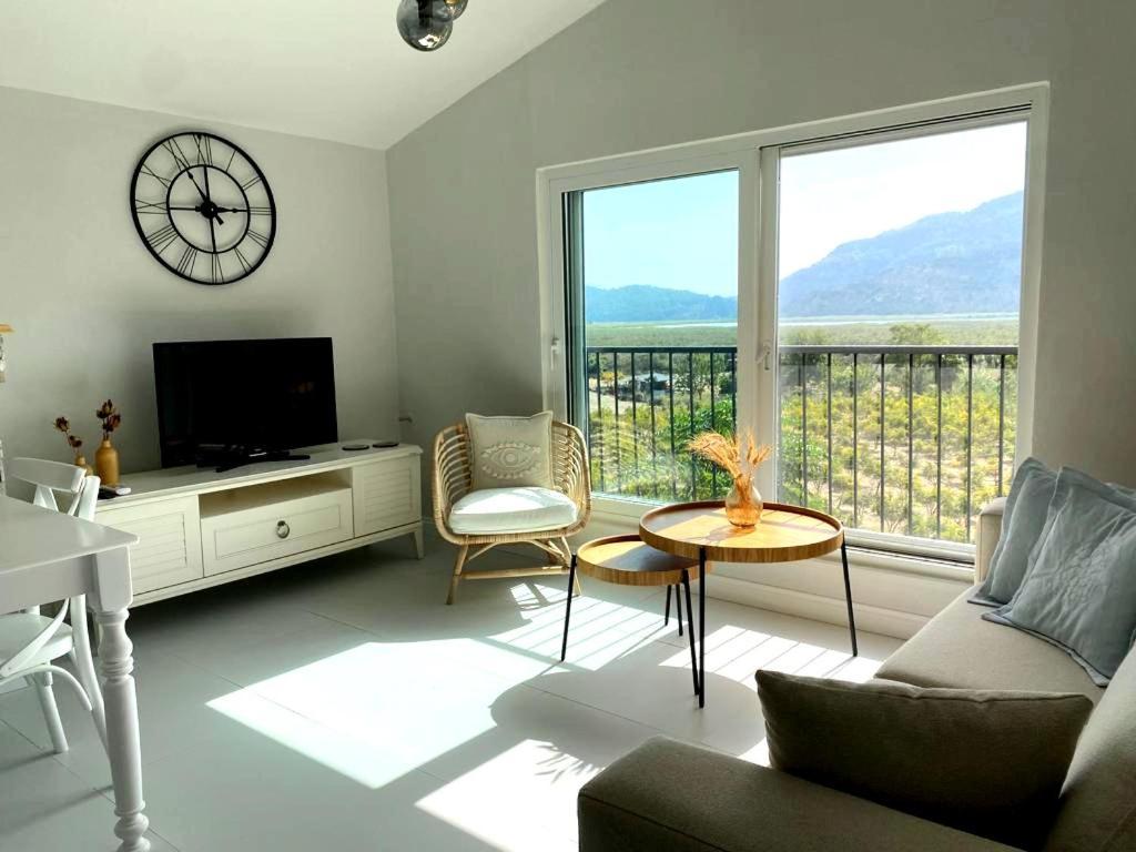 Airport Blue Eye Apartment Dalaman Best Location Also Suitable For Day Rentals Ideal For Air Travelers, 5 Km Close To Airport ภายนอก รูปภาพ